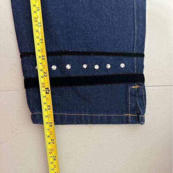 Liz Claiborne velvet group capri jeans with rhinestones and velvet size 16 NWT - Picture 2 of 9
